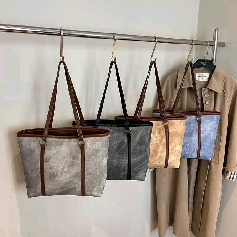 Minimalist totes
