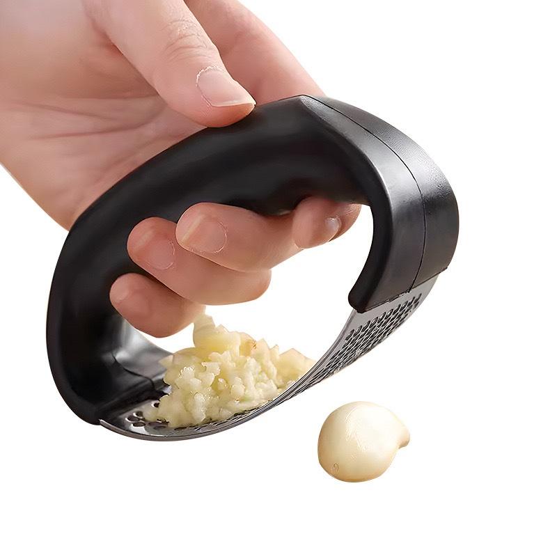 Garlic crusher