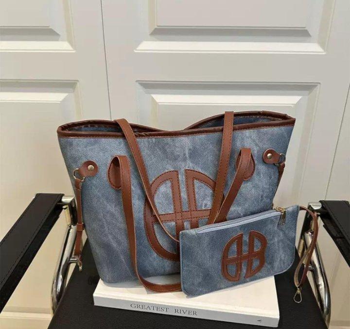 Henri Bendel Tote bag with matching pouch