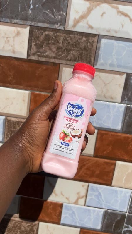 250ml strawberry flavoured yogurt with coconut shavings