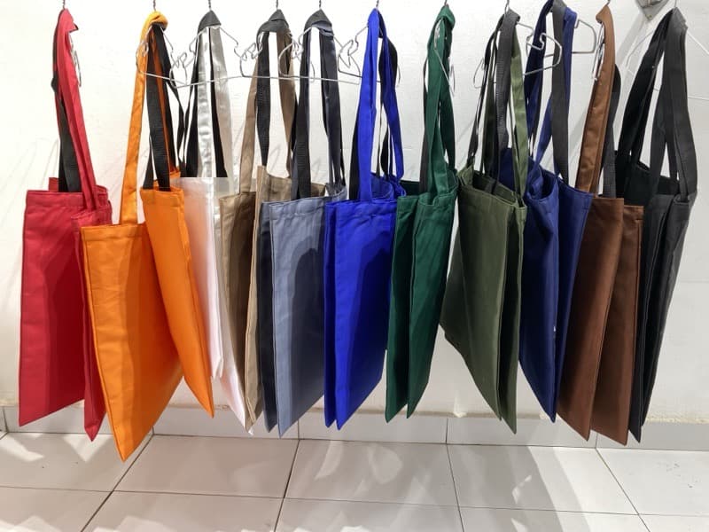 Plain totes