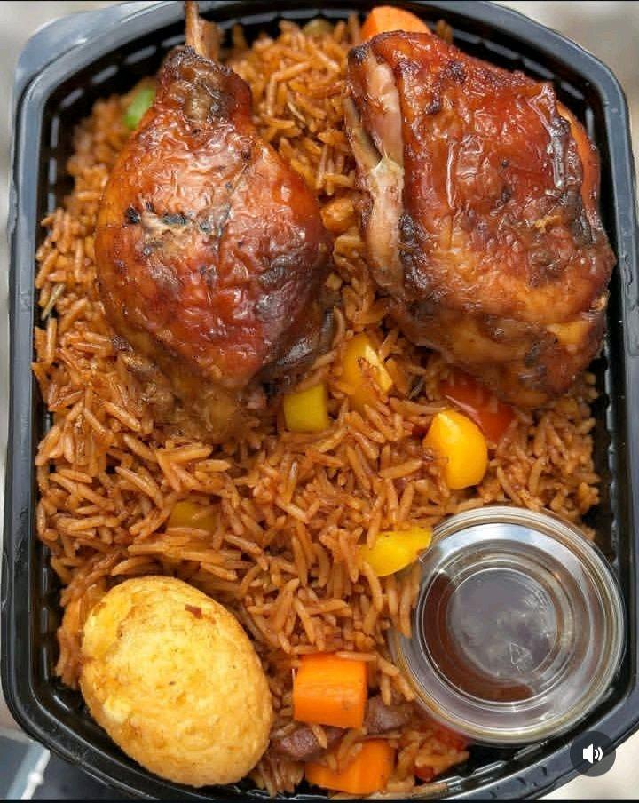 Jollof rice with chicken (grilled/fried)