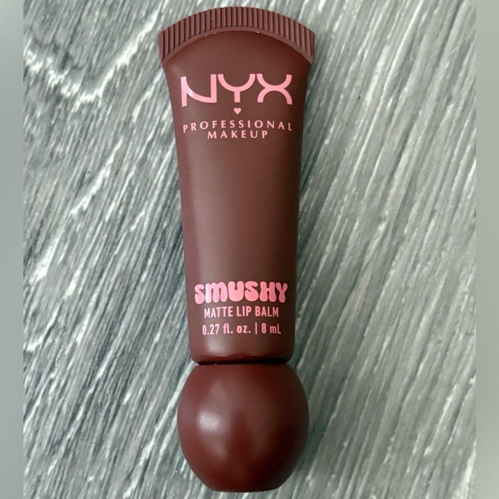 BROWN NYX SMUSHY LIP GLOSS