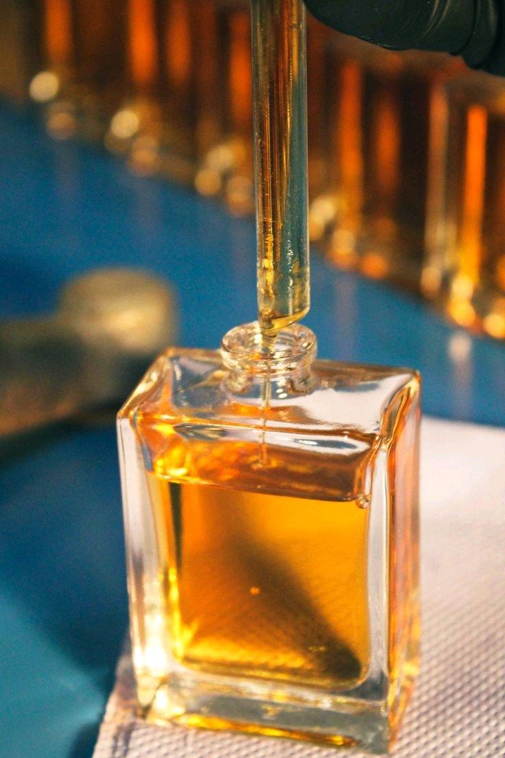 GlowSphere Essencia Lumière Aurum Perfume Oil