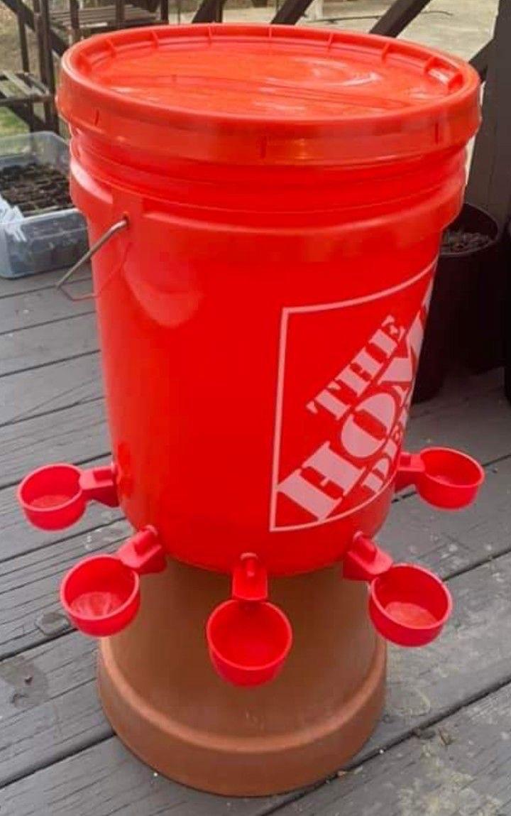 8-Nipple Automatic Poultry Watering Bucket
