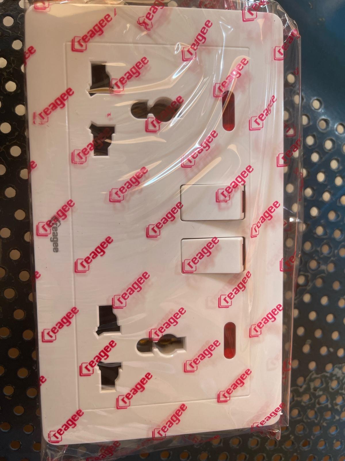 REAGEE DOUBLE SOCKET