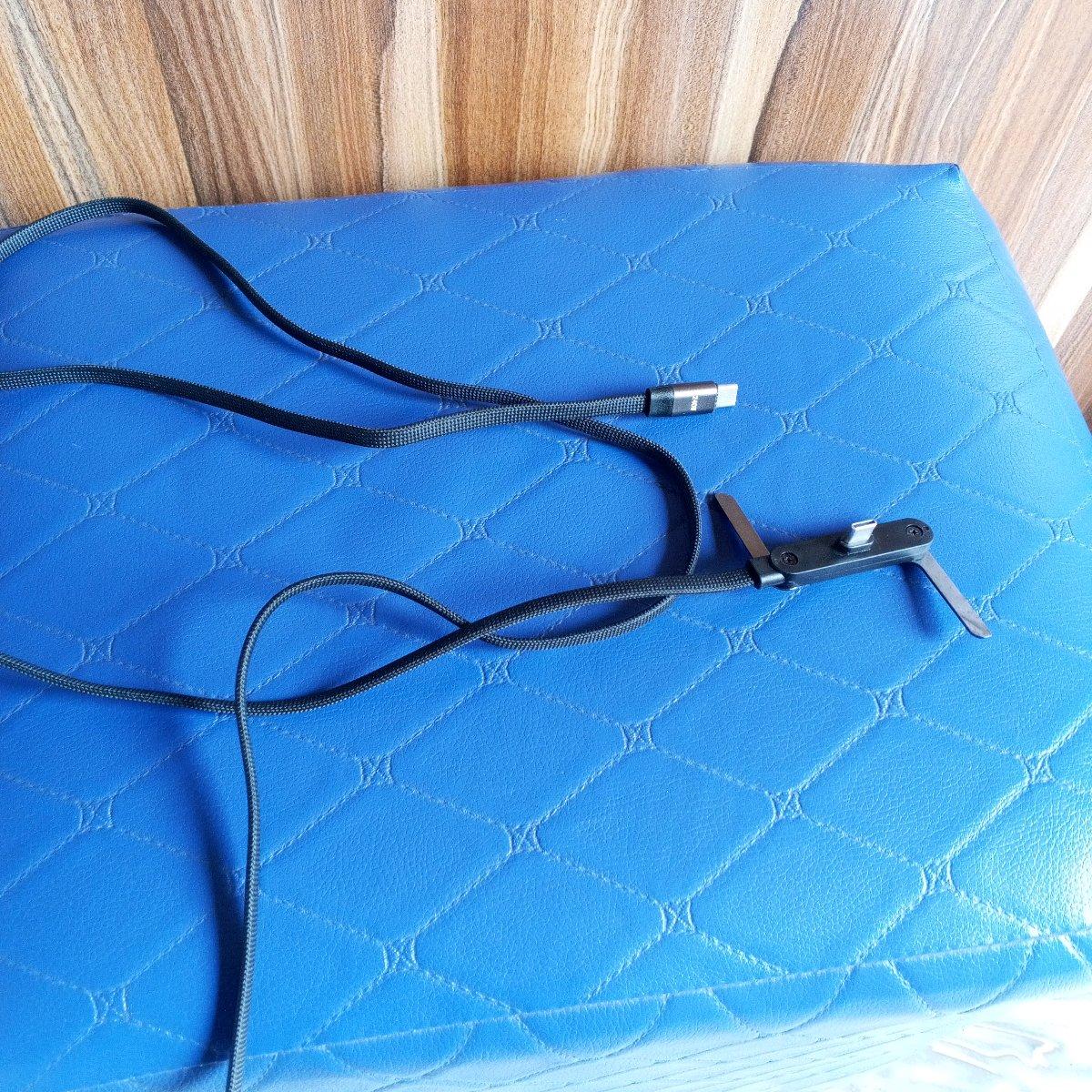 type c to type c cable with stand
