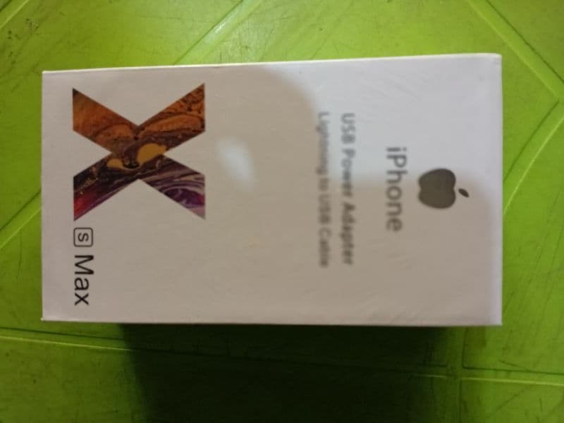 iPhone XS Max Charging Kit – 12W Power Adapter & Lightning Cable