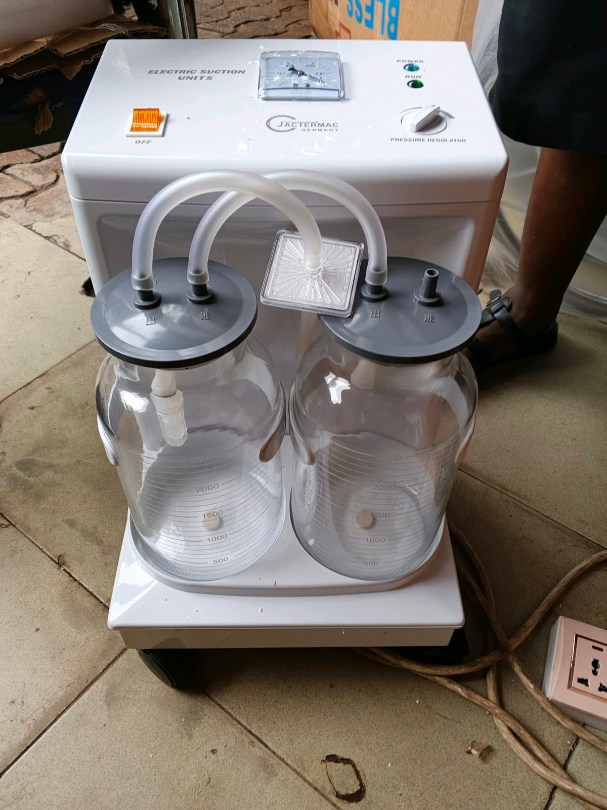 SUCTION MACHINE WITH TWO JARS (MEDIUM SIZE)