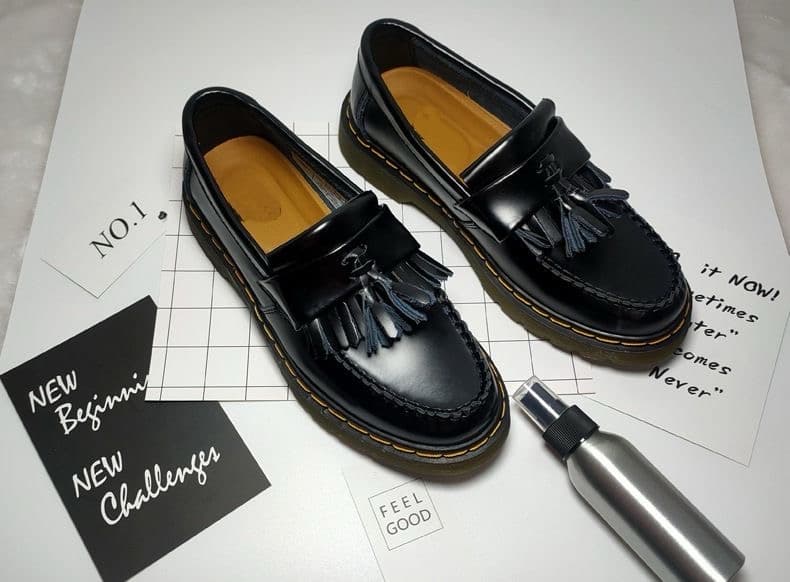 DR MARTENS SHOE