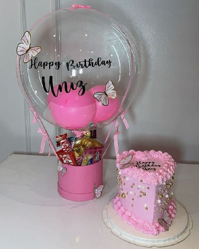 balloon bouquet with cake