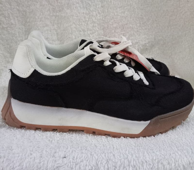Sneaker - Size 38