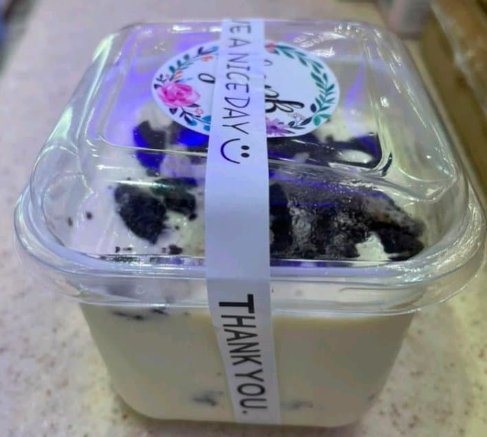 Oreo yogurt parfait