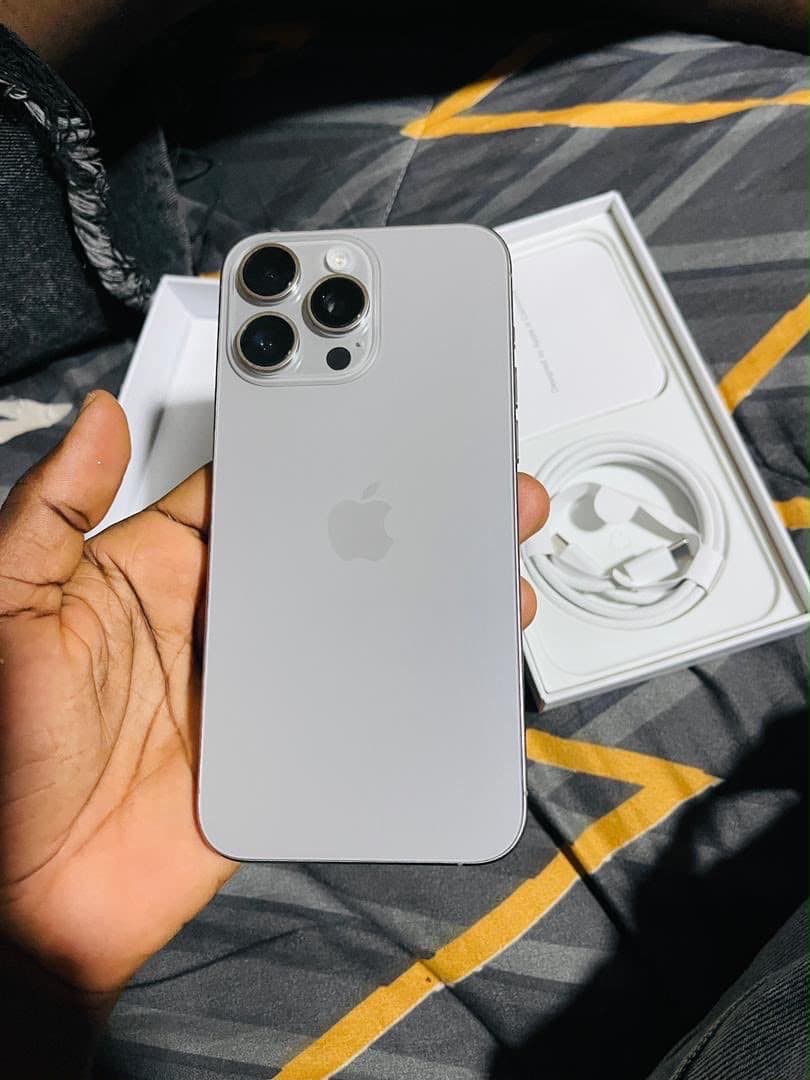 iPhone 15pro max 256GB