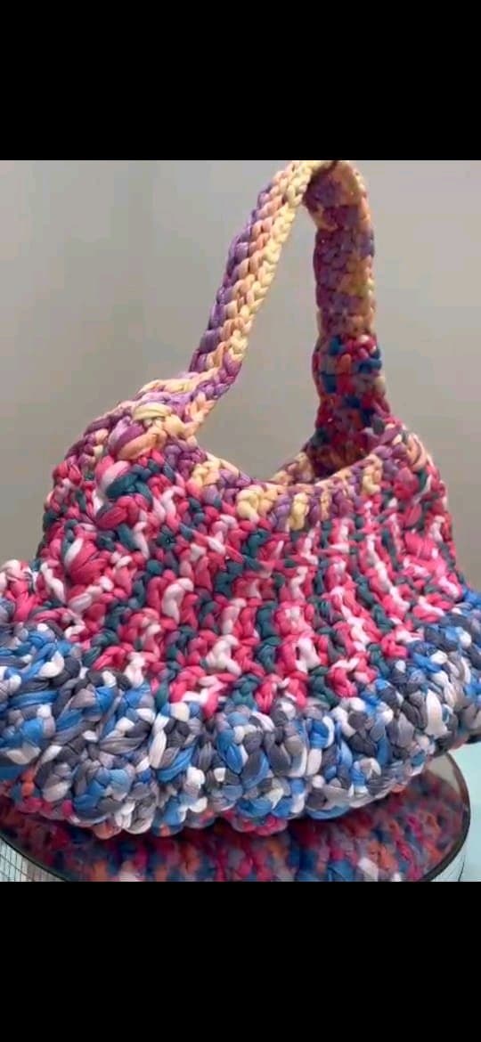 Coloured T-shirt yarn handbag