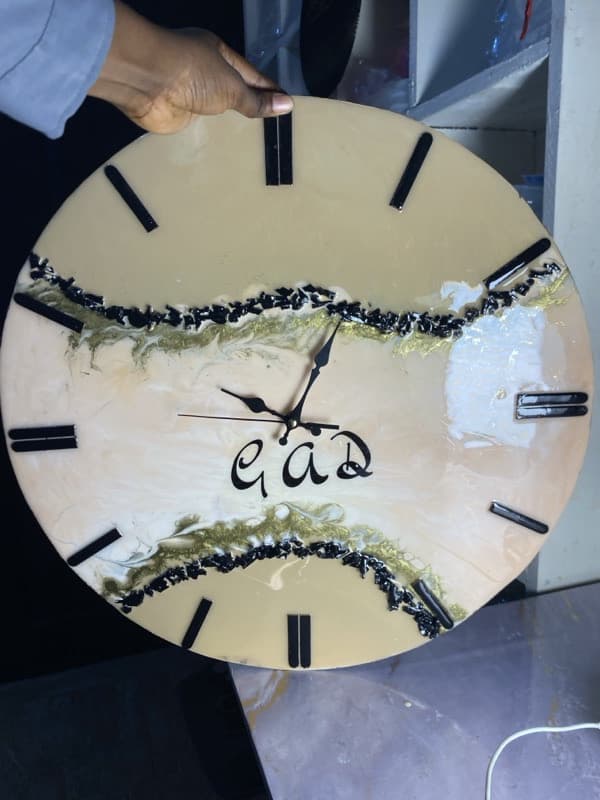 Glitz Timepiece 20”