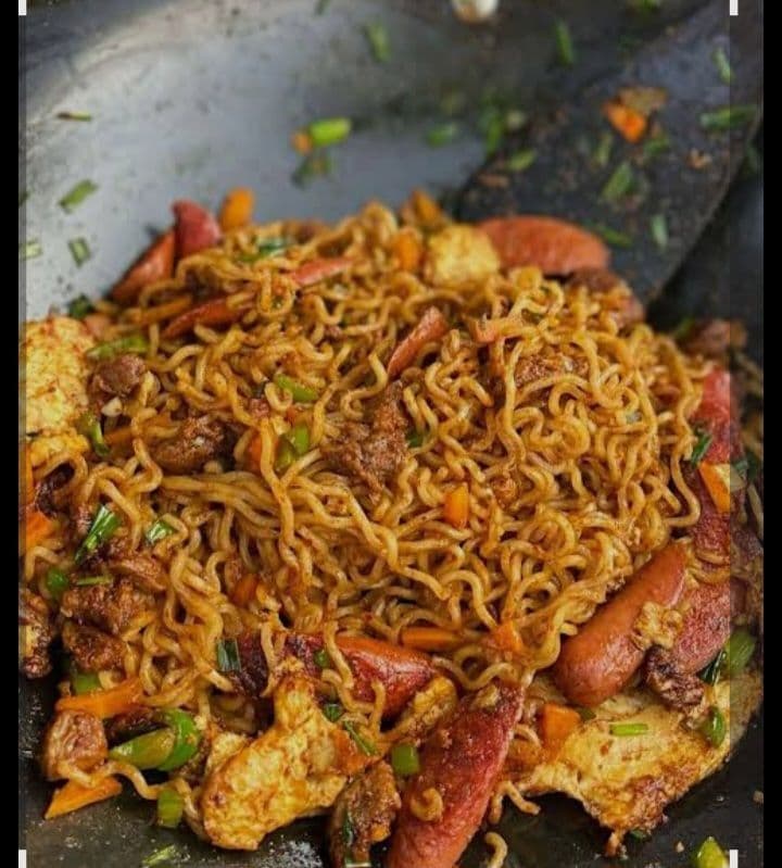Assorted noodles/chicken