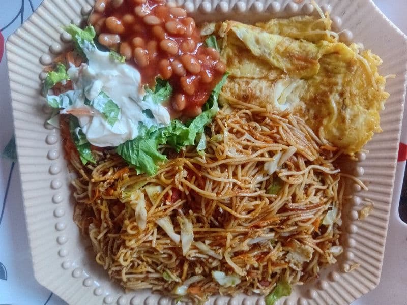 Spaggeti and salad