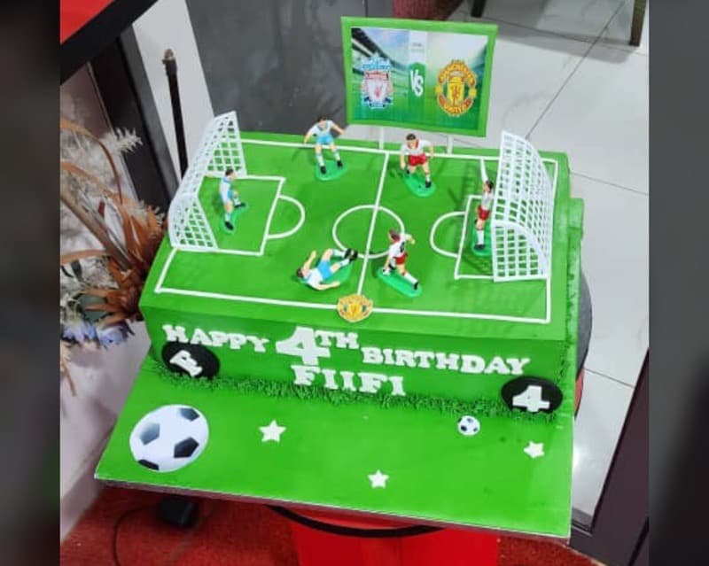 kids character cake (fondant)